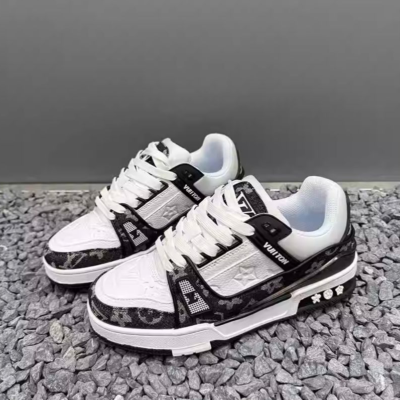 秋季男鞋2025新款软底休闲鞋百搭大码运动鞋潮流透气情侣防滑板鞋