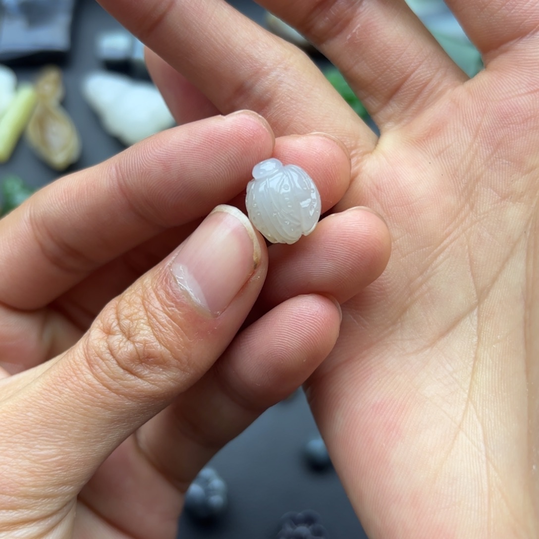 丫***头和田玉未镶嵌颈饰