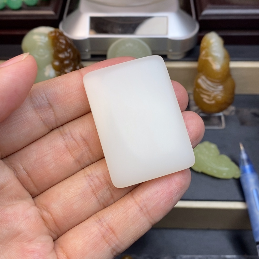 和田玉颈饰未镶嵌峰**转