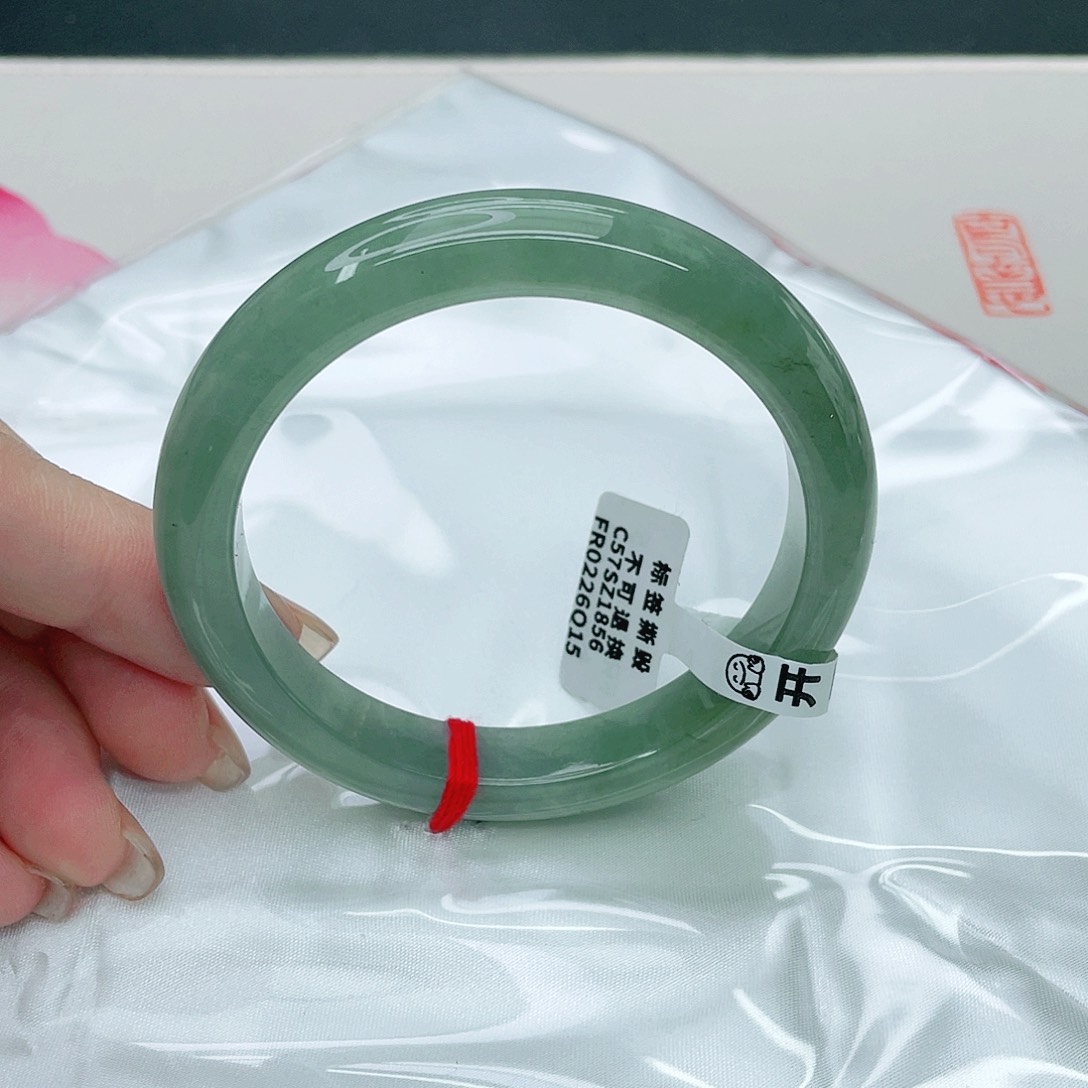 翡翠手镯未镶嵌正57