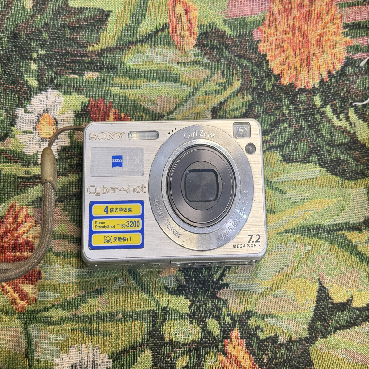 8新 Sony/索尼 w120 银色 屏幕划痕 色彩浓郁复古 可以录视频 