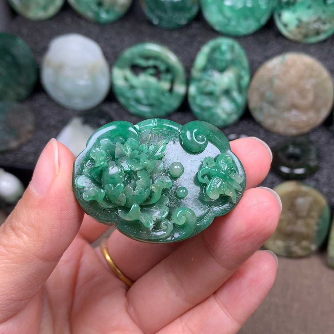 独山玉未镶嵌颈饰