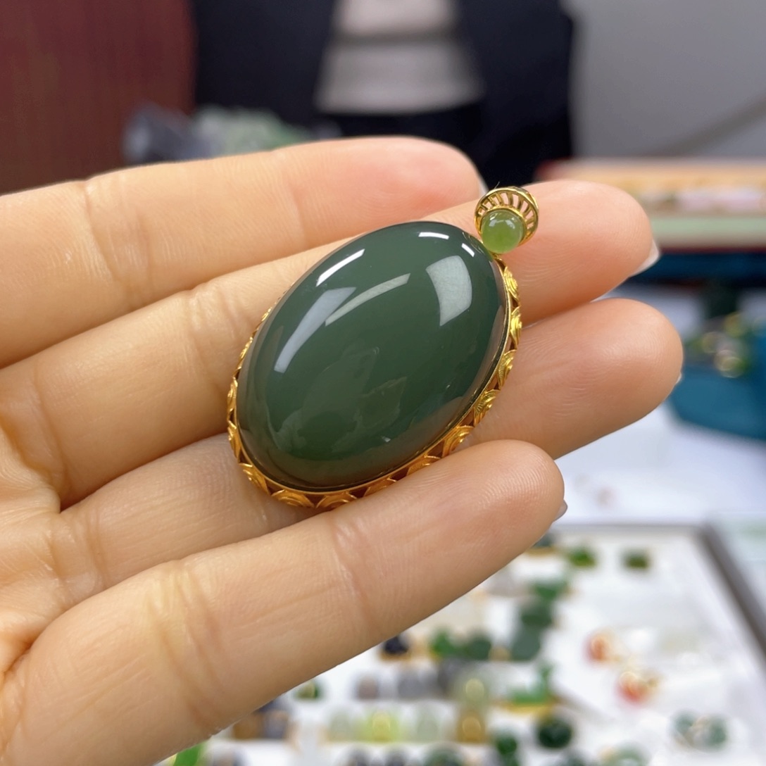 和田玉颈饰18K金镶嵌