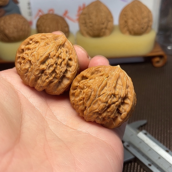 鳄***叔文玩核桃吊坠文山