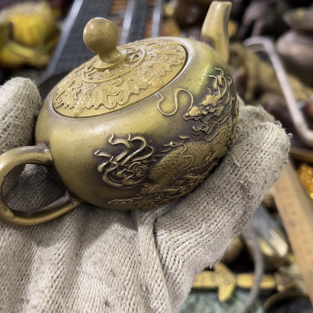 监***鹏闪电购铜摆件工艺品