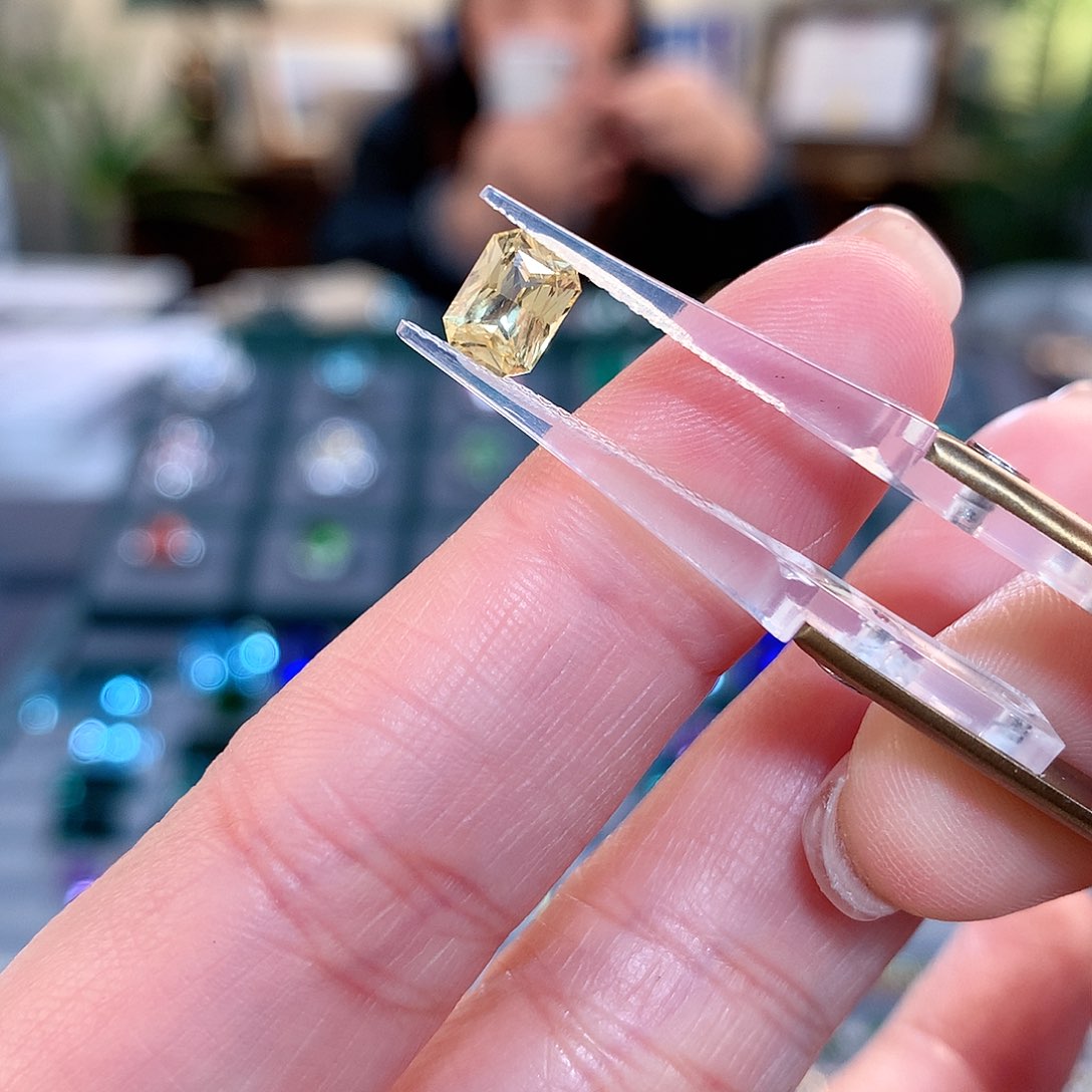 【闪购商品】彩色蓝宝石裸石未镶嵌黄蓝宝1.04ct