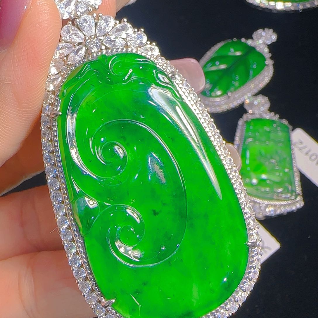 翡翠吊坠(赠链)银S925镶嵌