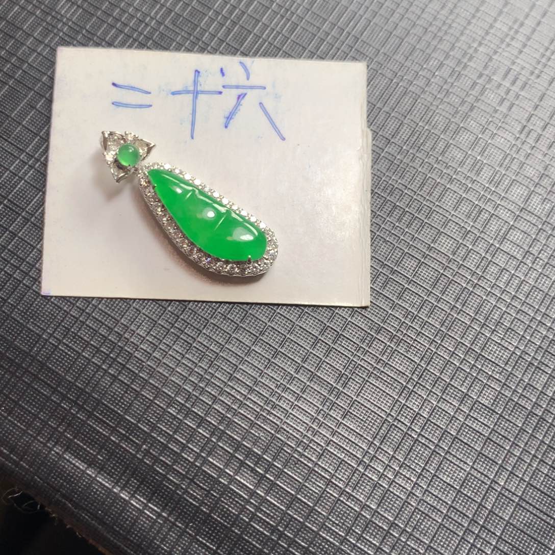 翡翠18K金镶嵌颈饰翡翠