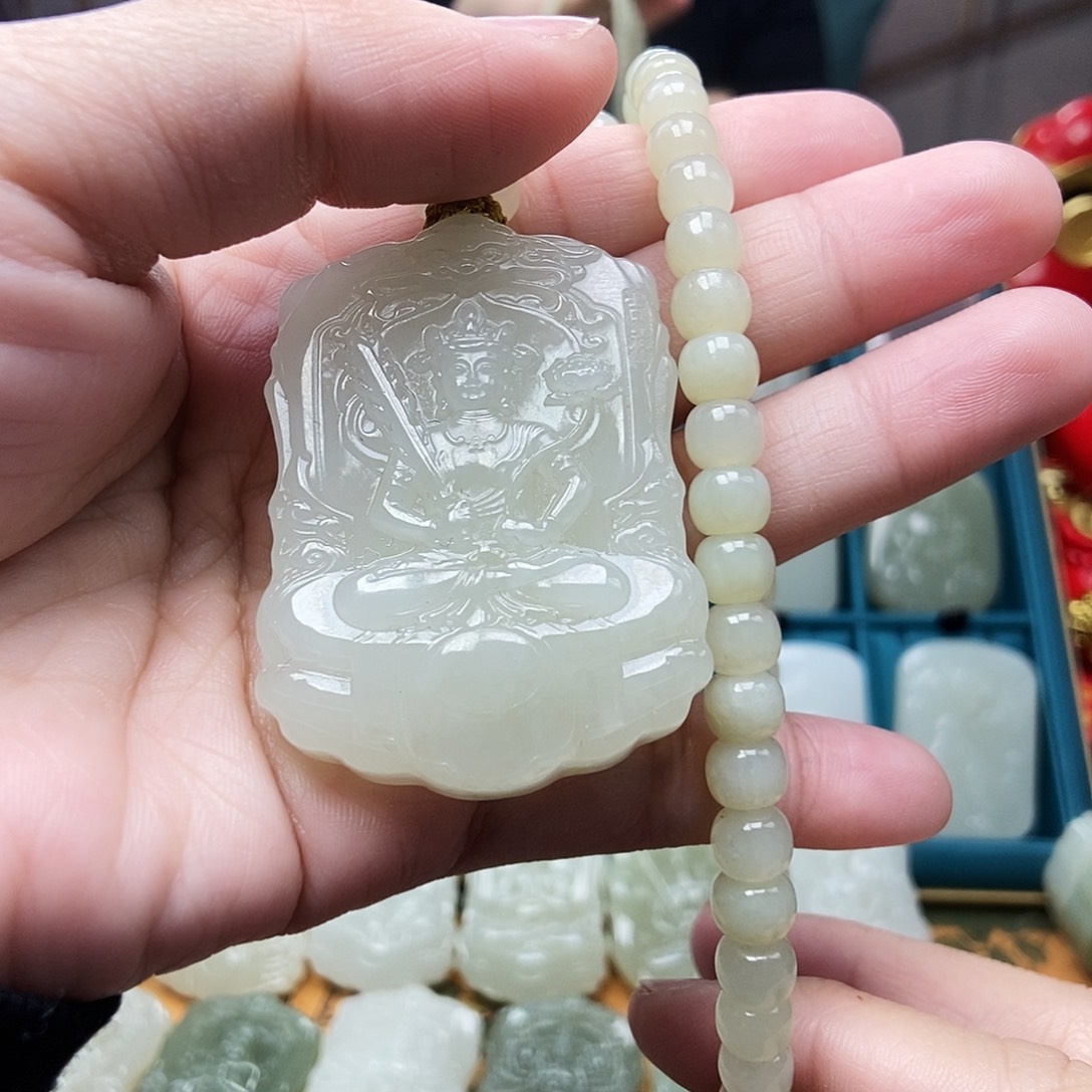 和田玉颈饰未镶嵌萍**逢