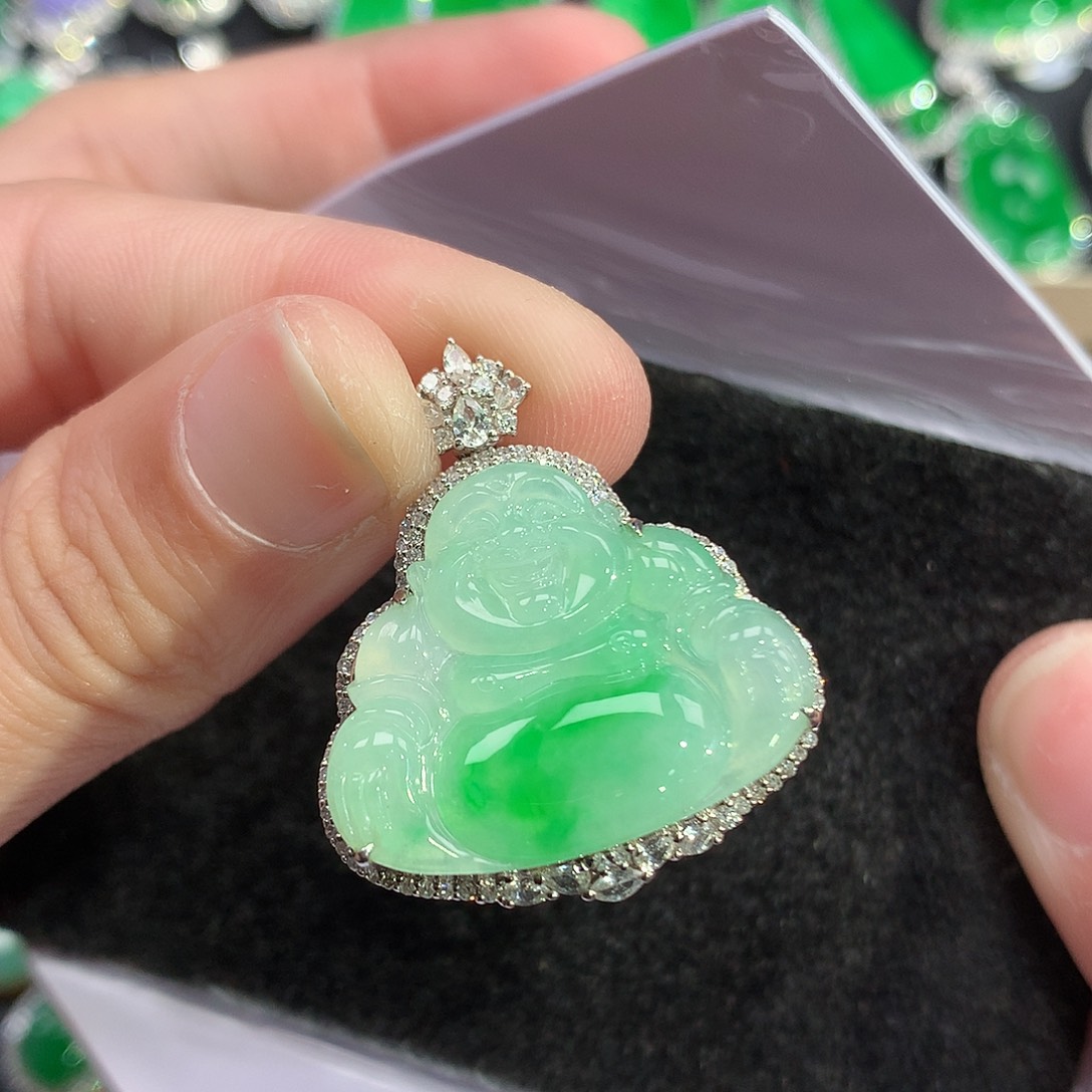 翡翠吊坠(赠链)18K金镶嵌