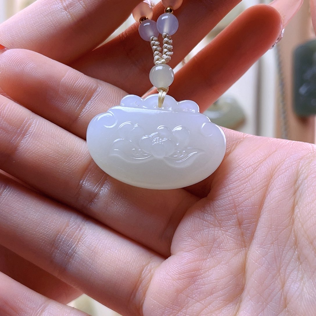 和田玉吊坠(赠链)未镶嵌程****贝