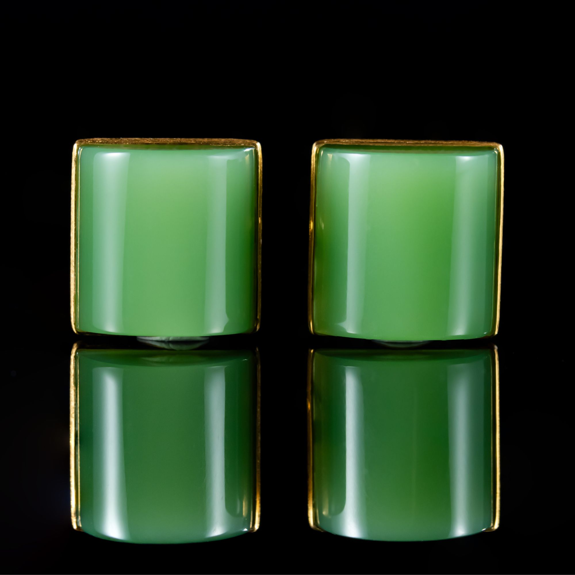 周陶陶｜见方｜和田玉粉绿耳钉 粉绿色系 18k金手工镶嵌 线条利落