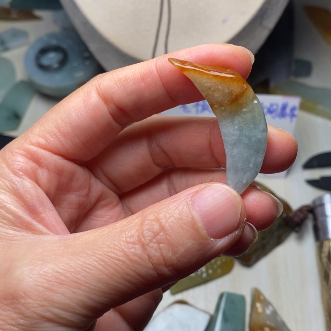 翡翠颈饰未镶嵌天然