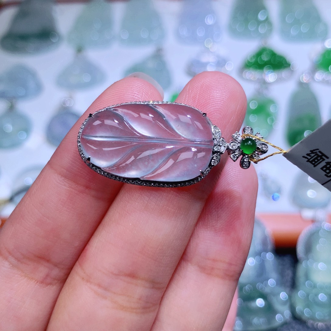 翡翠18K金镶嵌颈饰叶子