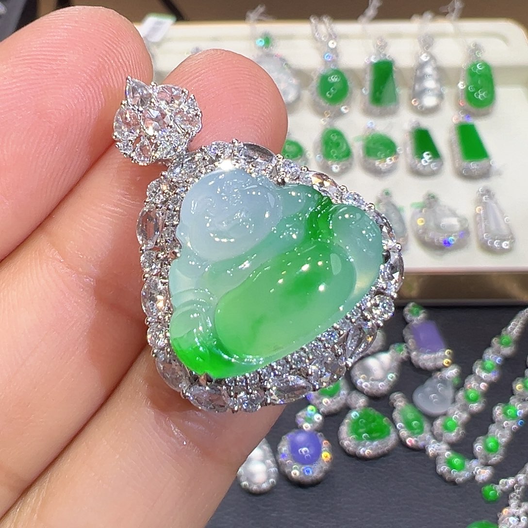 翡翠18K金镶嵌颈饰