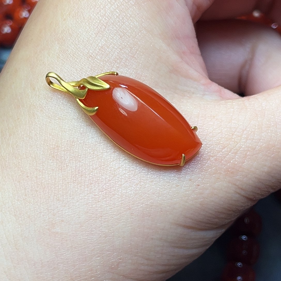 南红玛瑙原矿吊坠18K金镶嵌