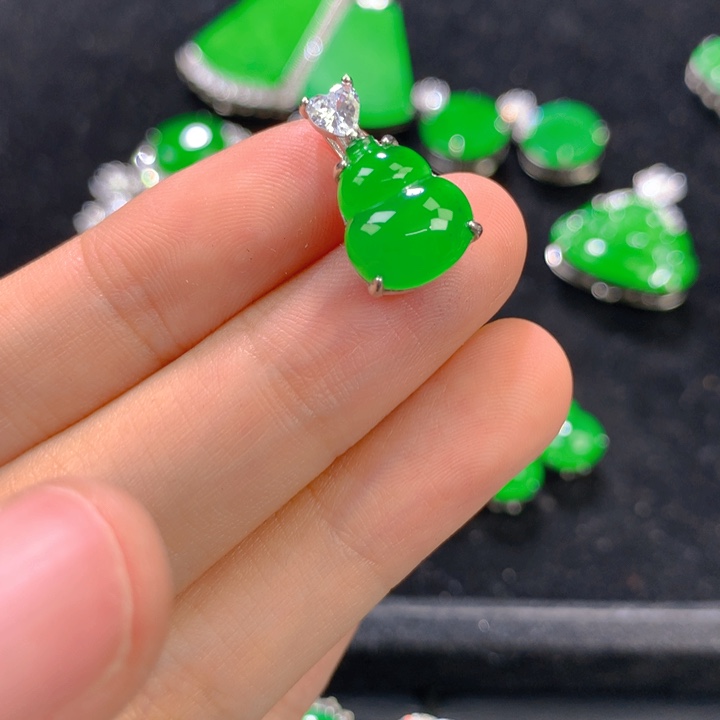 翡翠银S925镶嵌颈饰一个