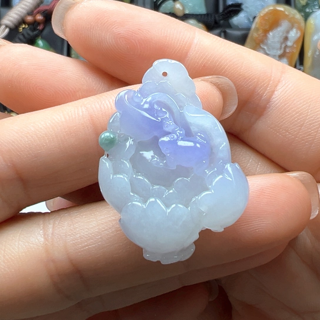 翡翠颈饰未镶嵌牡丹花