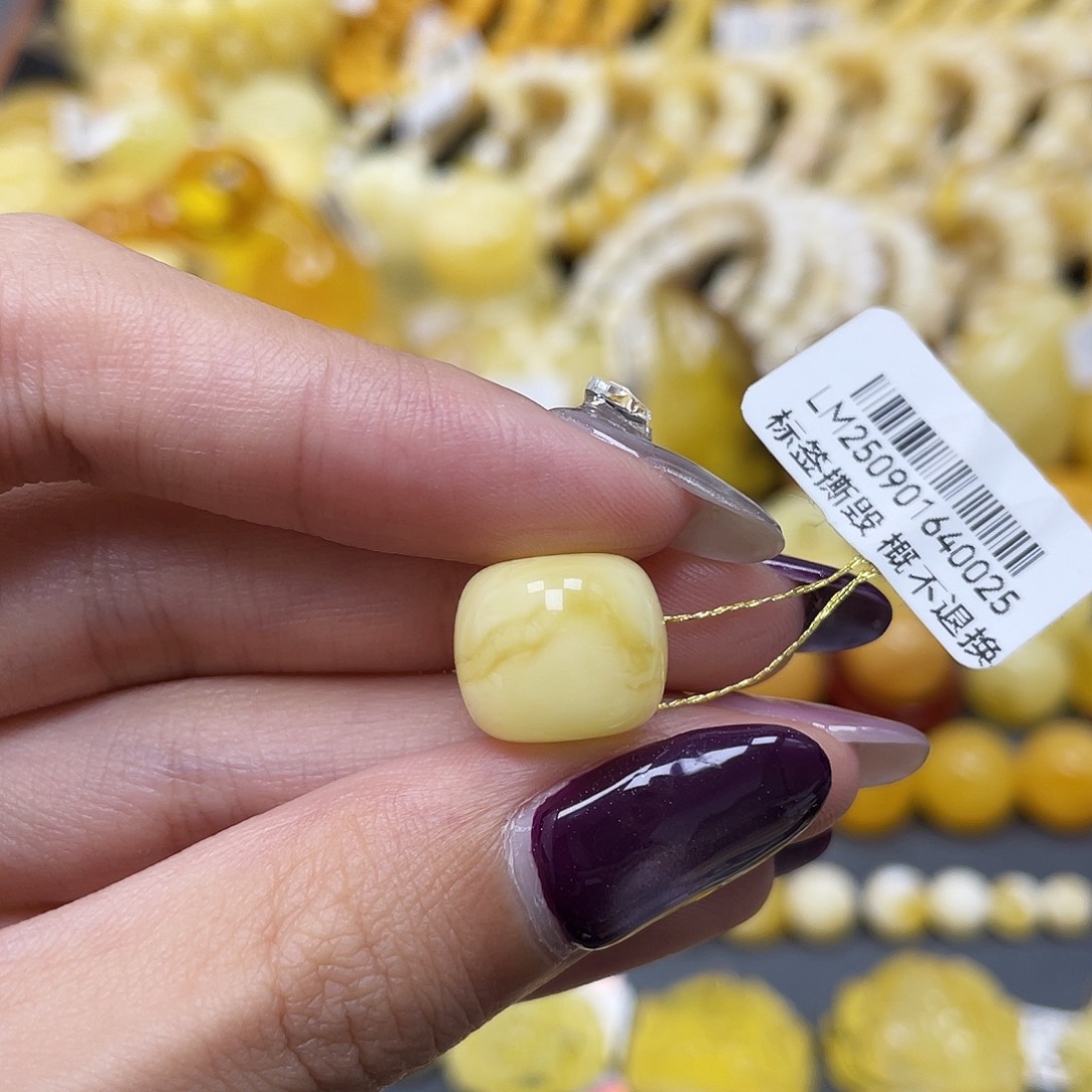 琥珀未镶嵌裸石13.3*11.3mm拉丝老型