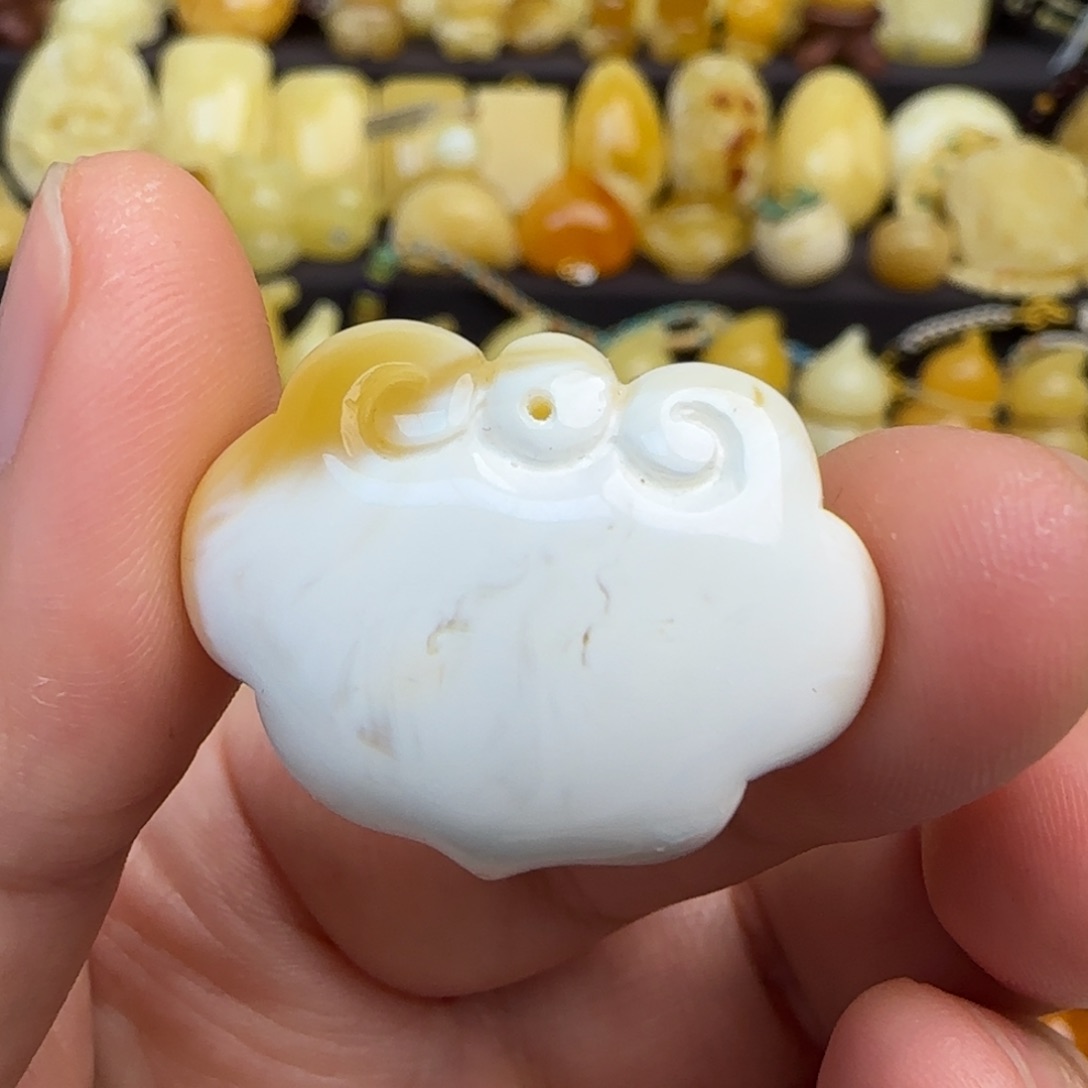 蜜蜡吊坠(不含链)未镶嵌天然漆白蜜蜡如意吊坠