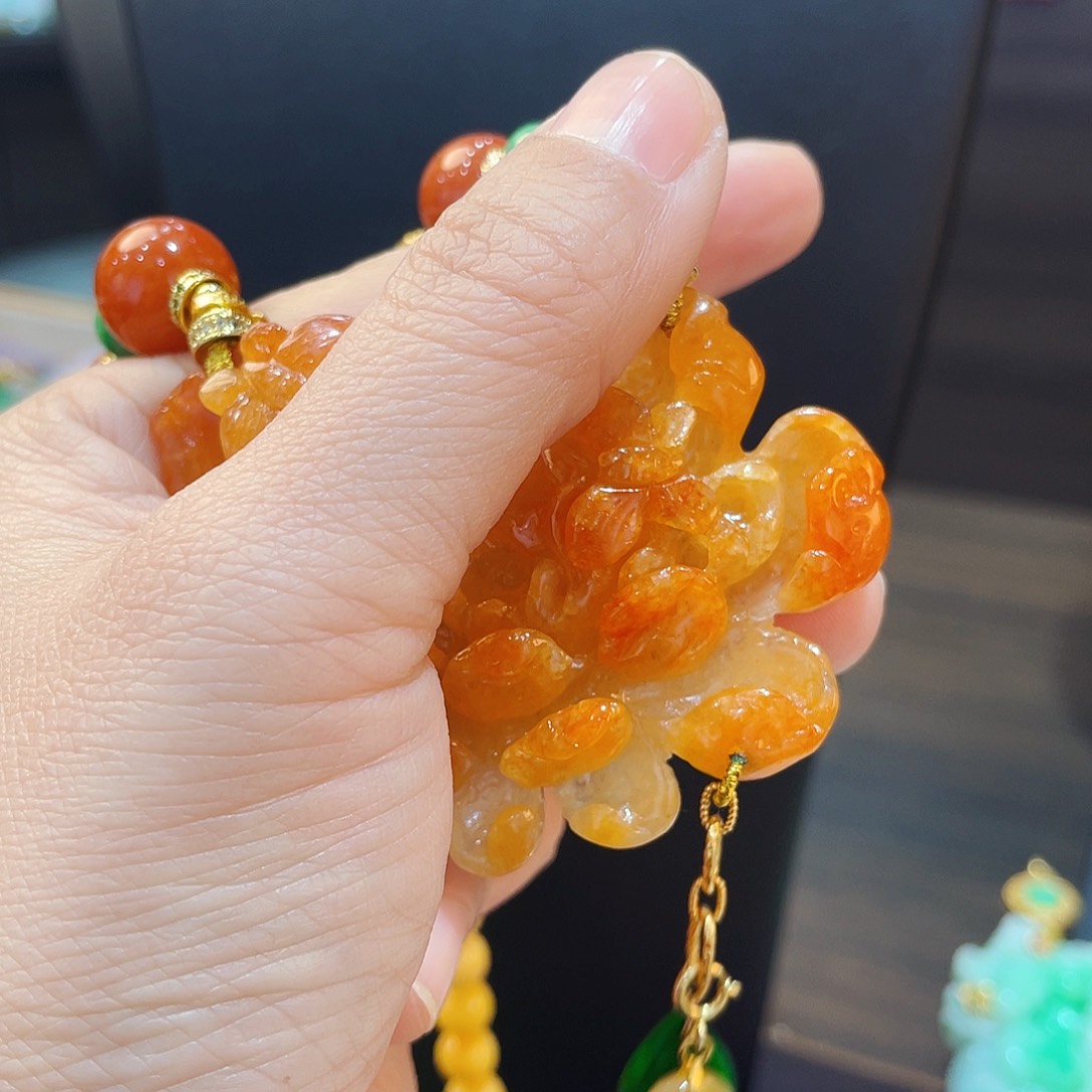 翡翠颈饰未镶嵌吊坠