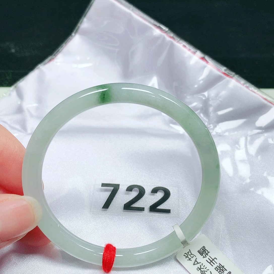 翡翠未镶嵌手镯（圆镯）18 号翡翠手镯