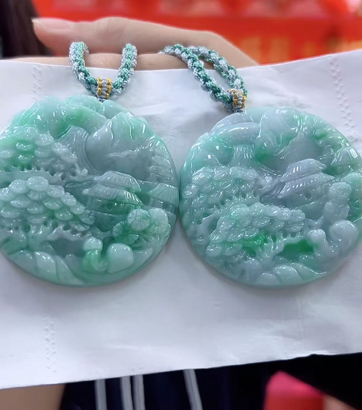 天然翡翠A货山水牌（多样性发货只发一个）高宽50-53厚11-13送绳