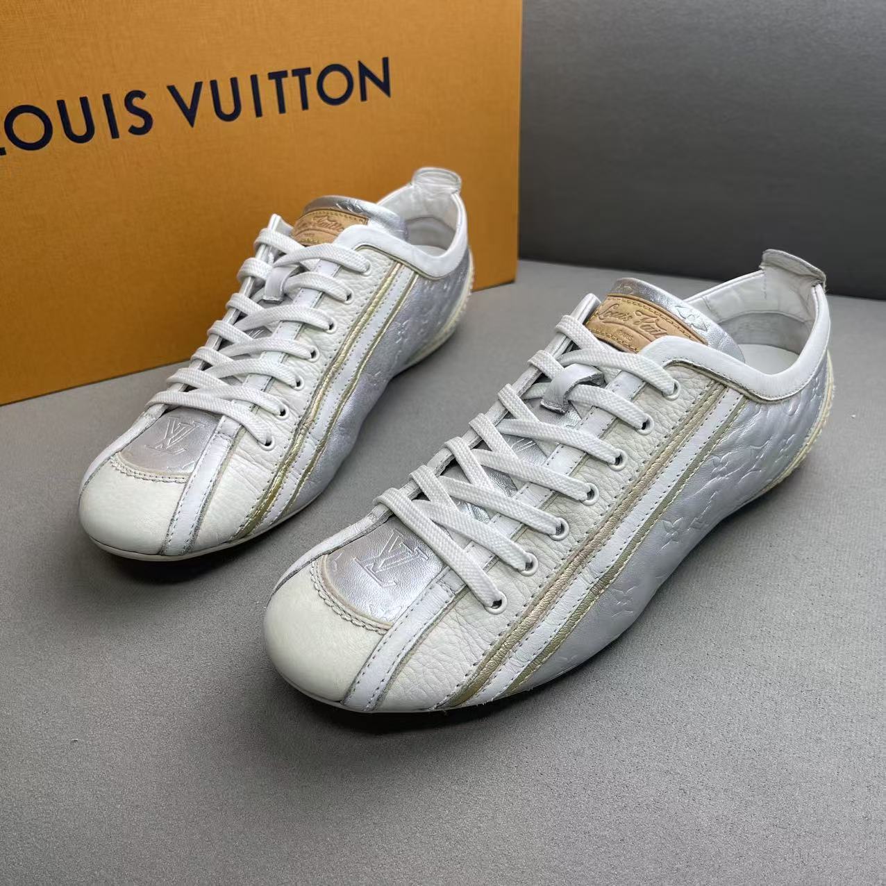95新 LouisVuitton/路易威登 白银皮面浮雕老花板鞋 38码/福利款