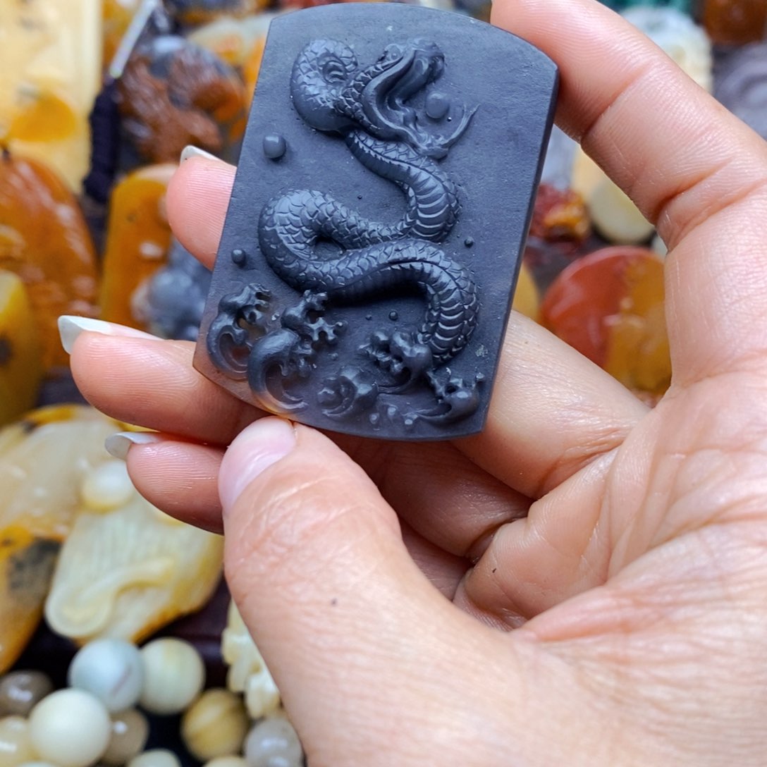 石英质玉未镶嵌颈饰