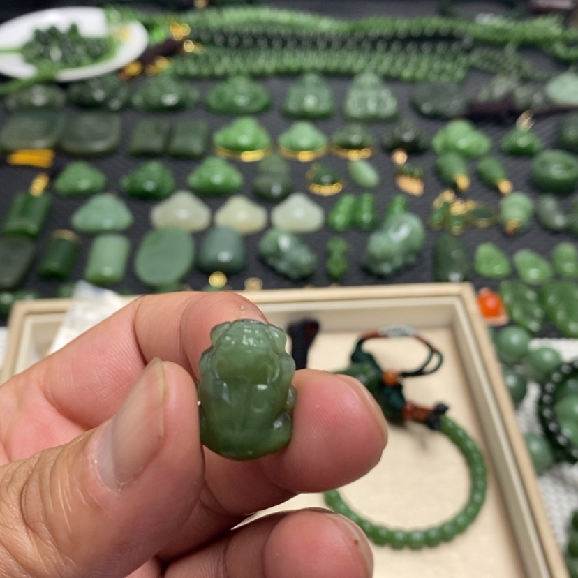 【闪购商品】和田玉（碧玉）颈饰未镶嵌阳*?