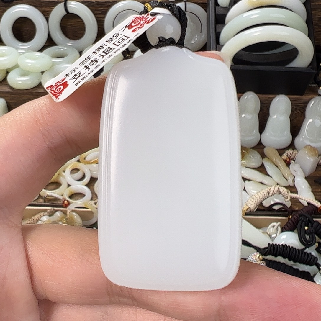 承****和田玉未镶嵌颈饰