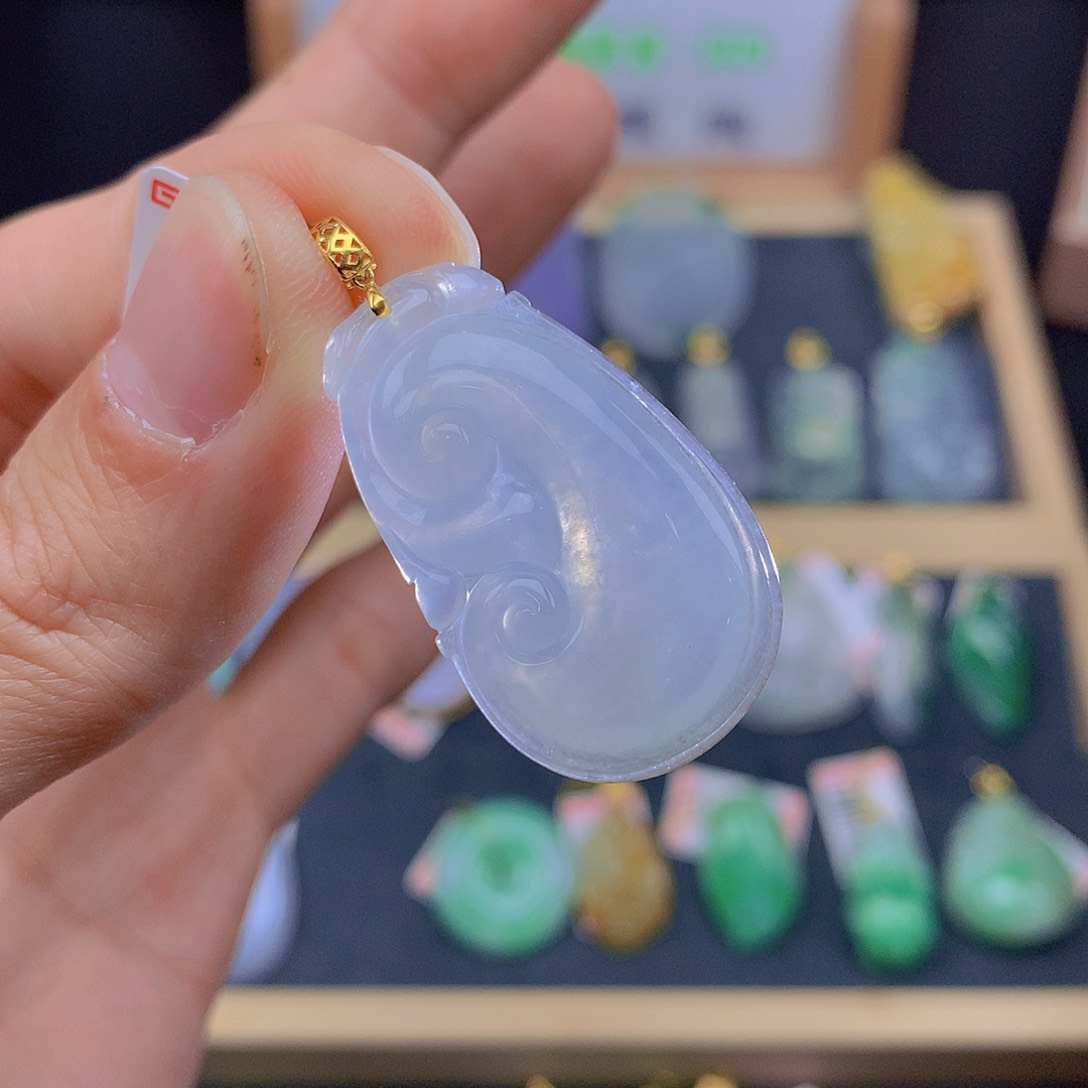 翡翠颈饰18K金镶嵌翡翠