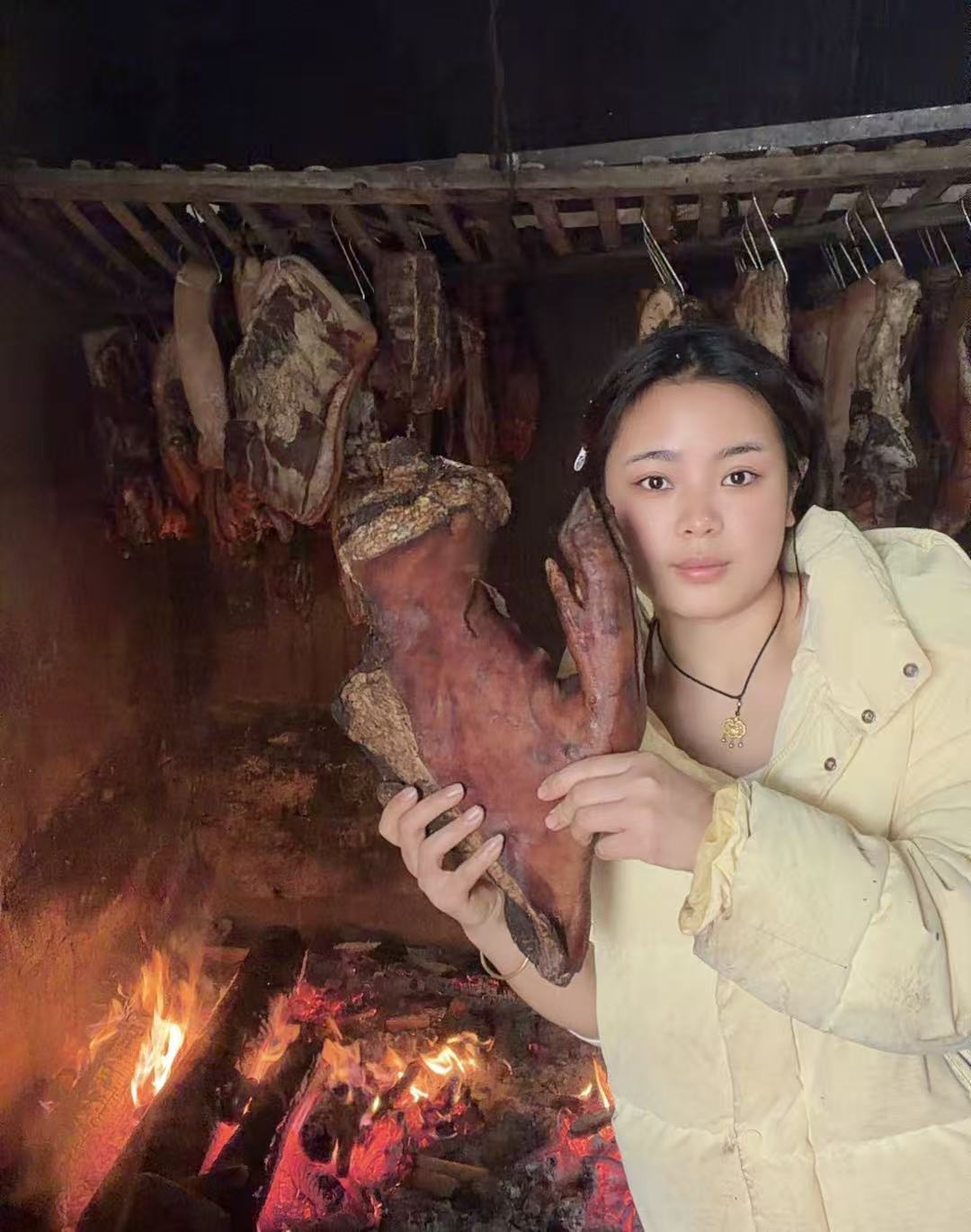 云南正宗农村烟熏土猪腊肉