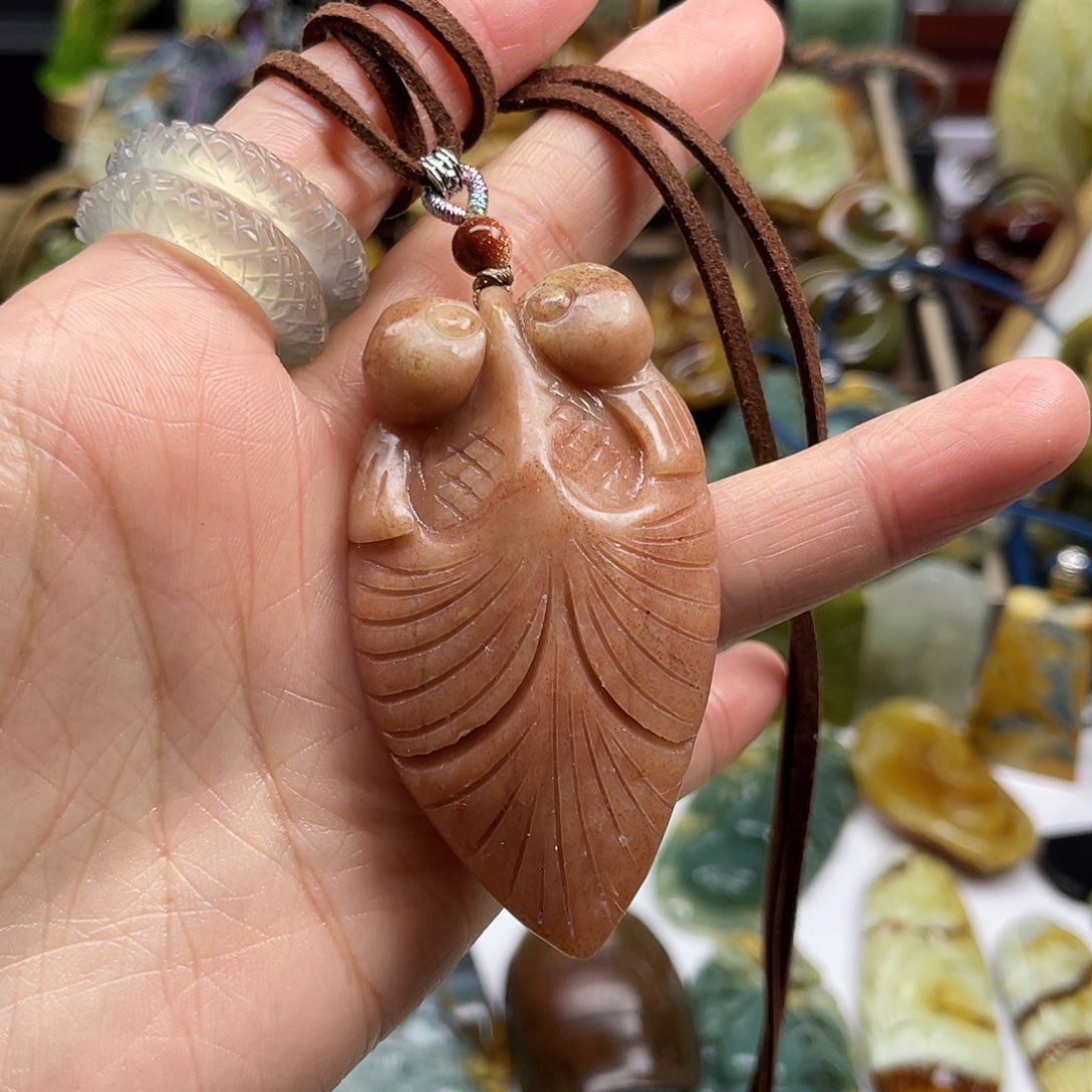 岫玉未镶嵌颈饰辽阳红金鱼