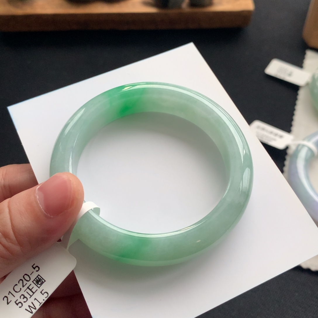 我***。翡翠未镶嵌手镯     