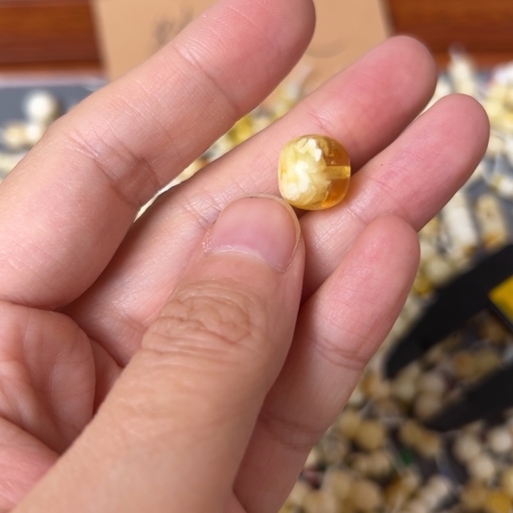 蜜蜡未镶嵌裸石11.2mm一个