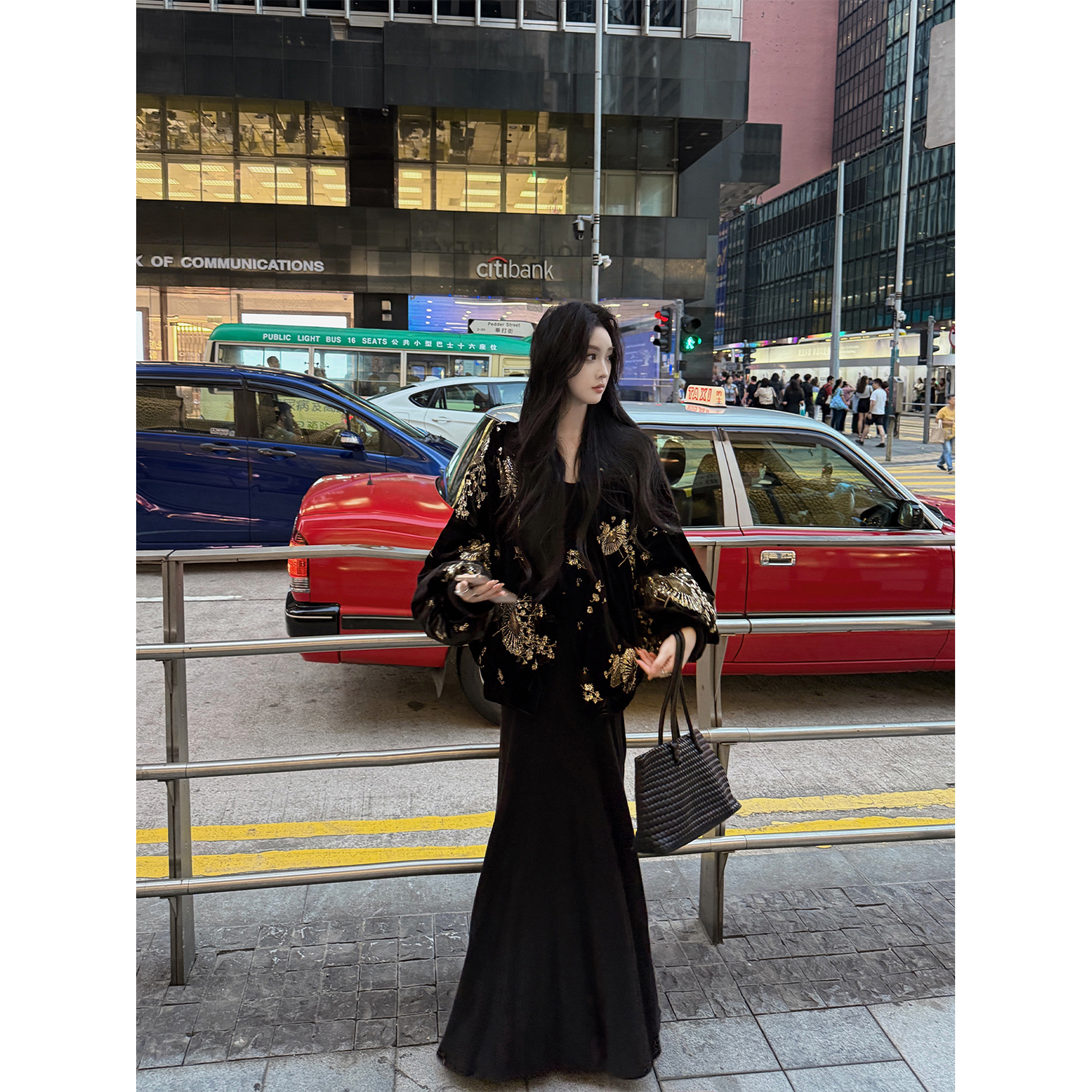 有洧Youwei 【黑金间道】气质黑色复古法式收腰显瘦羽绒服25SS0933