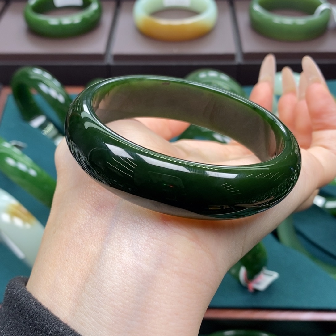 和田玉（碧玉）未镶嵌手镯