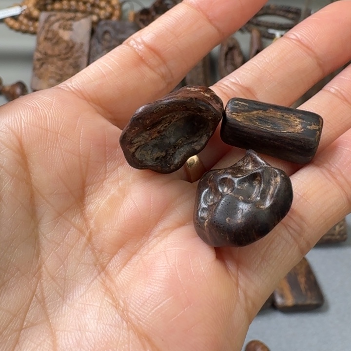 如***意沉香碎屑沉香惠安瘤疤3颗