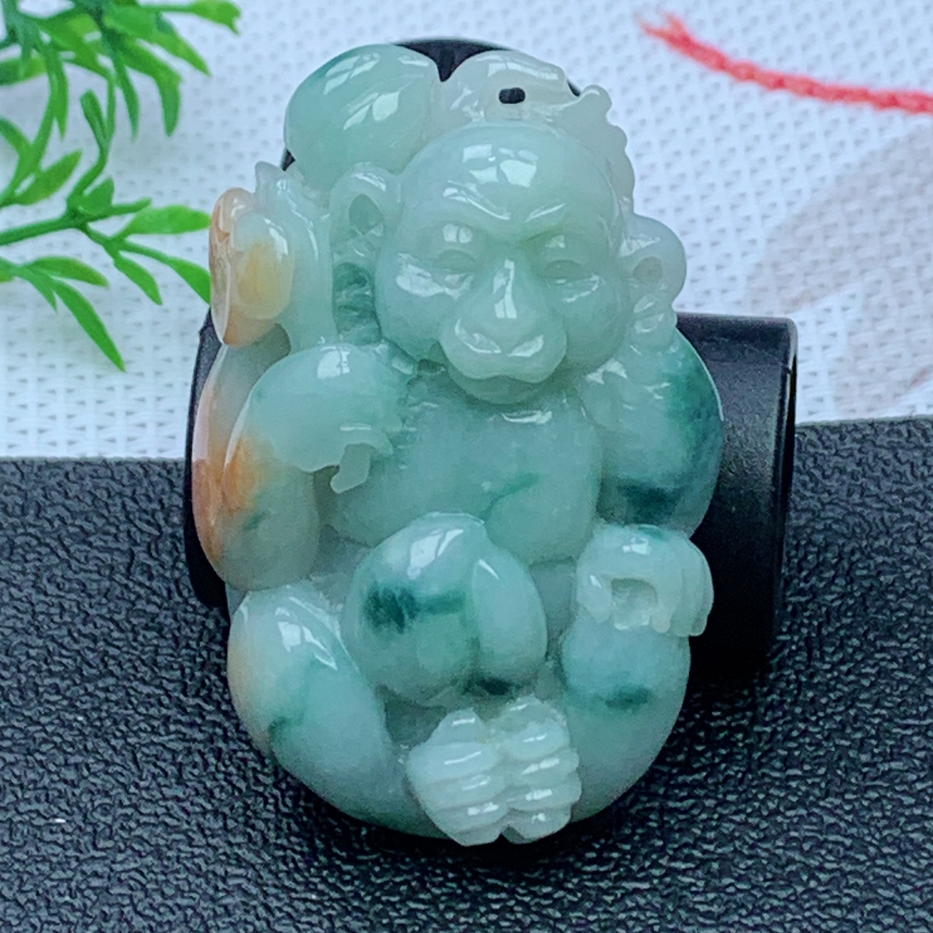 缅甸天然A货翡翠 双彩生肖猴吊坠