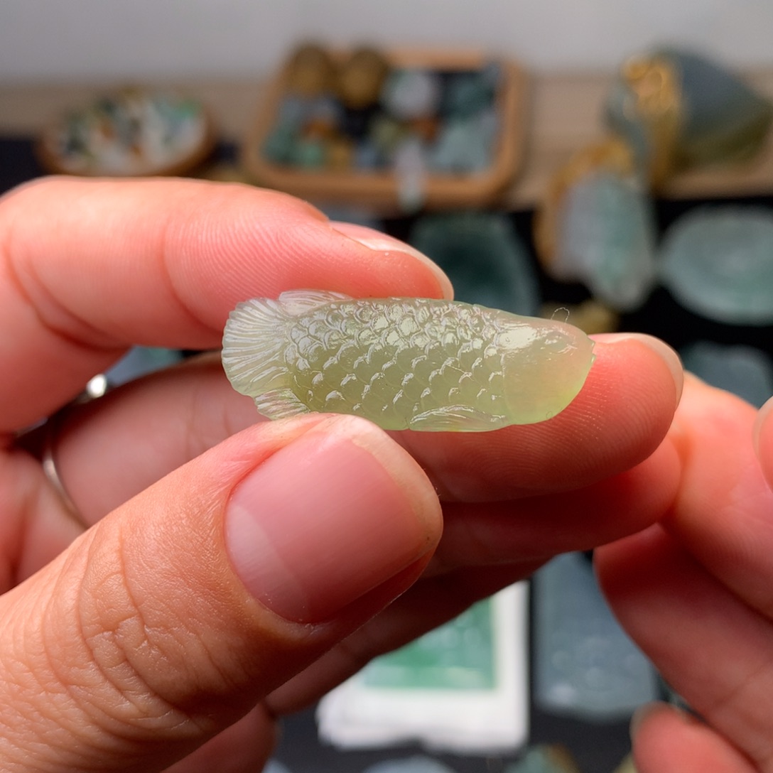 定制翡翠未镶嵌鱼