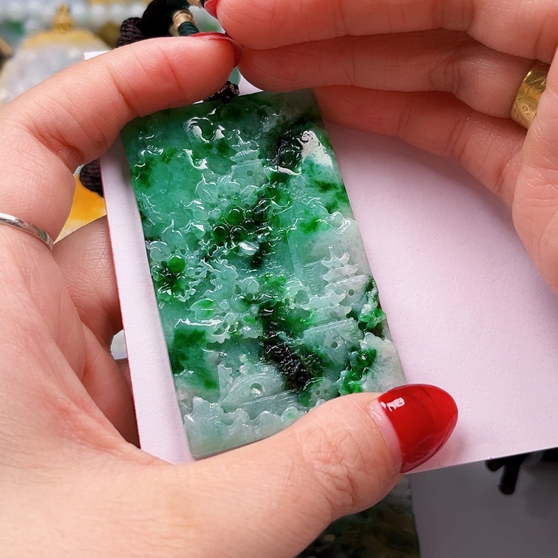 苦***涩翡翠未镶嵌颈饰翡翠