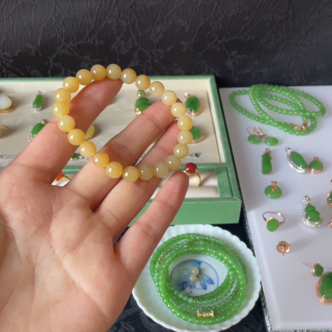 知***晓和田玉未镶嵌手串