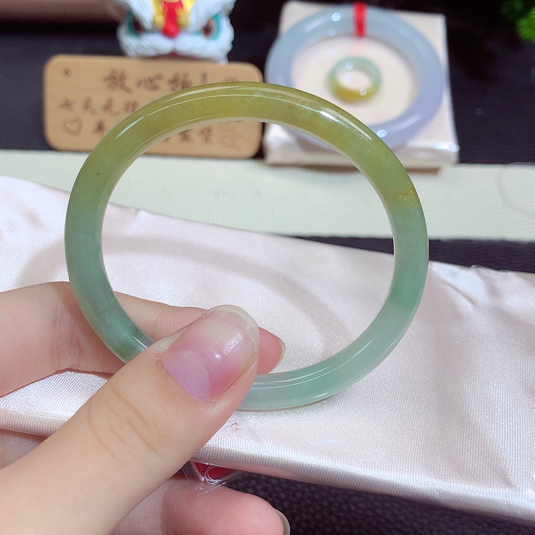 翡翠未镶嵌手镯478