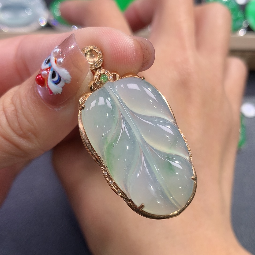 翡翠吊坠(赠链)18K金镶嵌