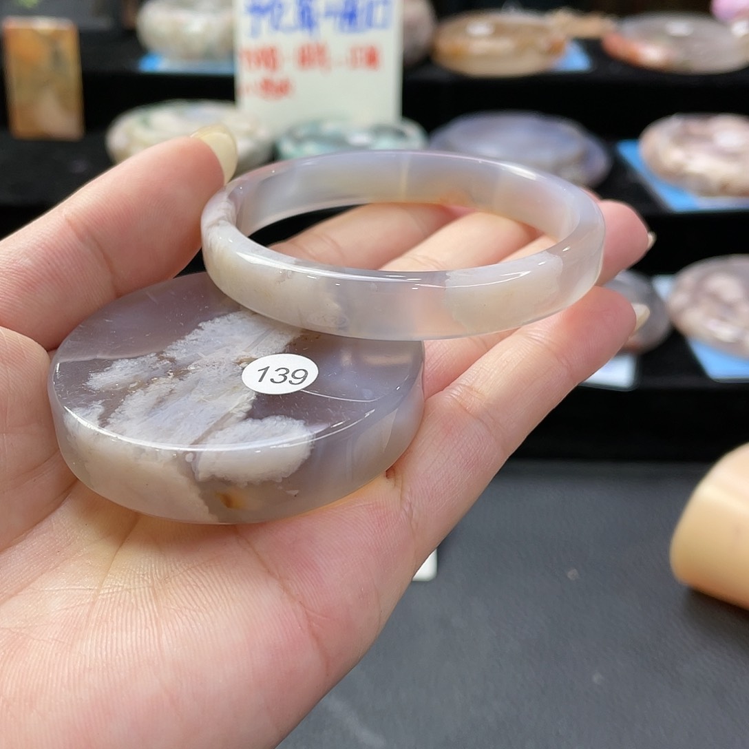 石英质玉手镯未镶嵌
