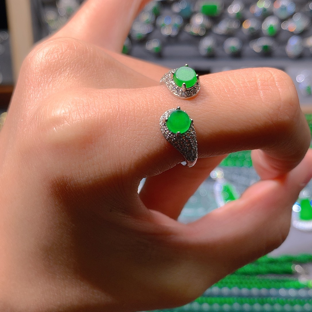 翡翠耳饰未镶嵌天然翡翠