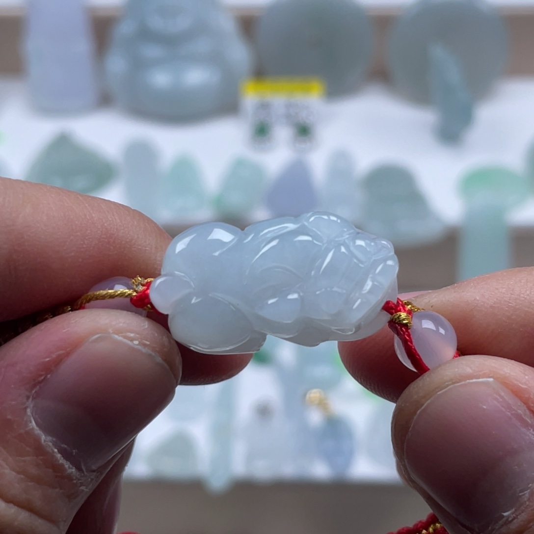 翡翠未镶嵌颈饰貔貅