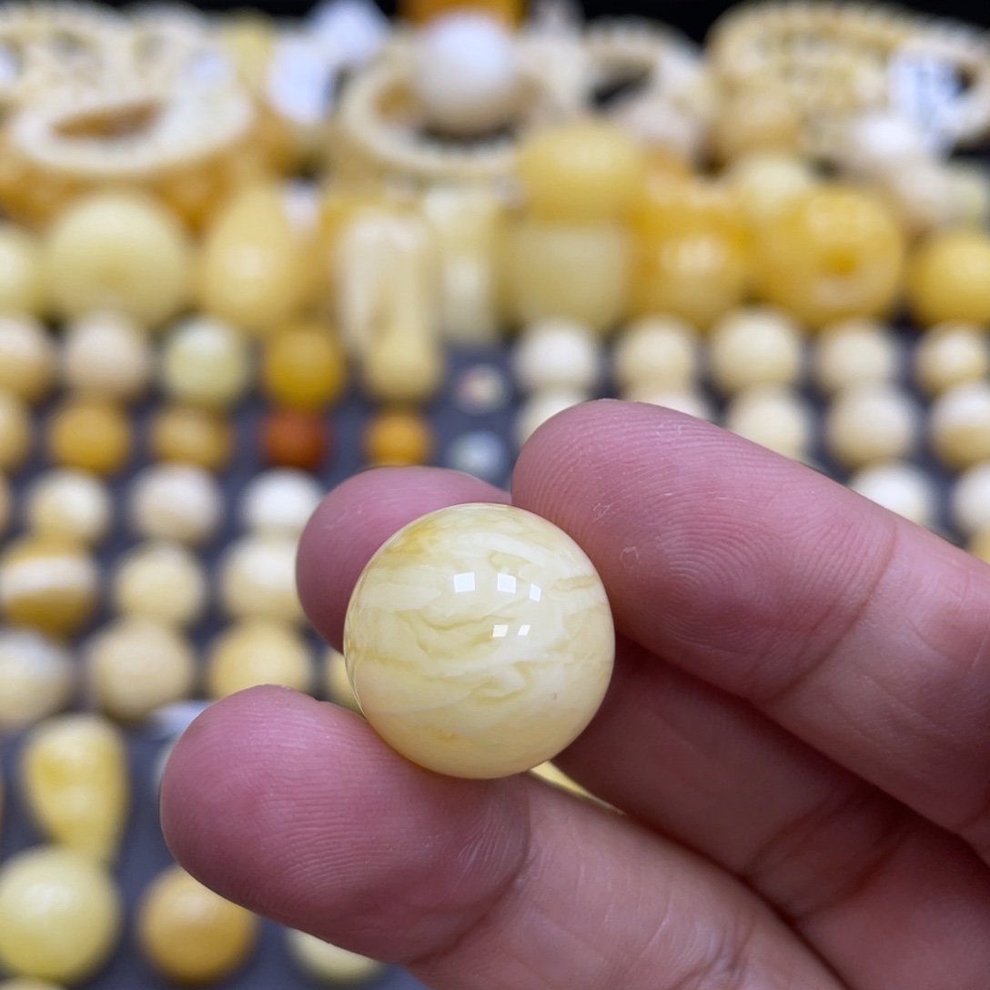 蜜蜡未镶嵌裸石16.6mm瑕