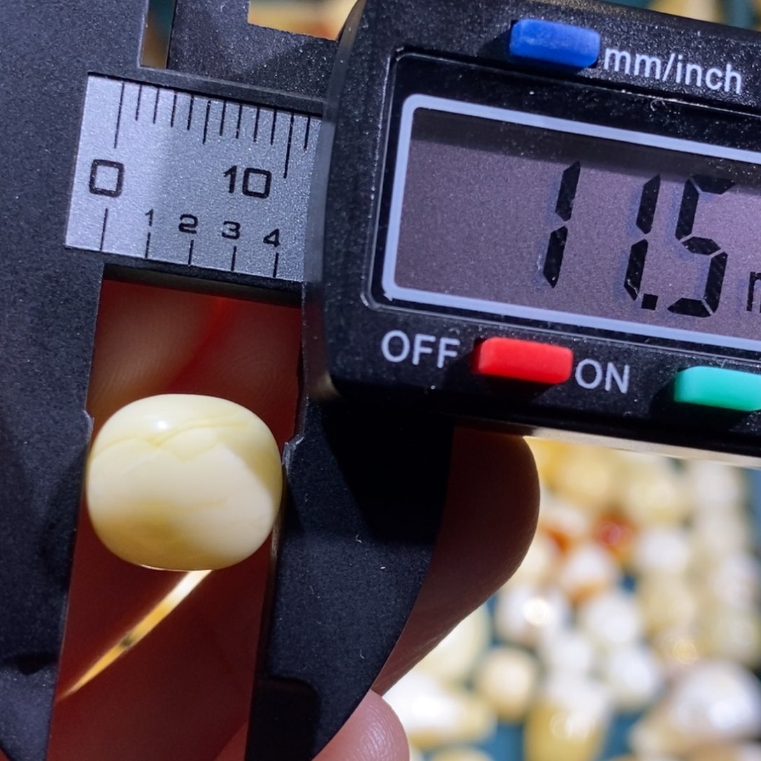 蜜蜡裸石未镶嵌配饰